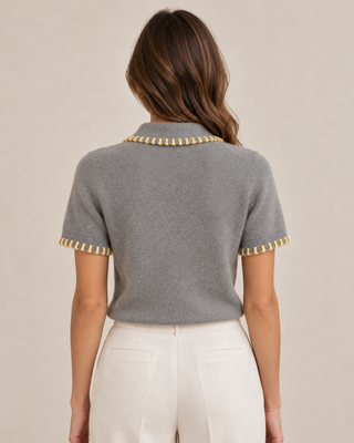 Polo gris à détails